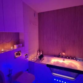 Apartament Corner Cappuccino z wanną z hydromasażem w centrum Tomaszowa! Parliamo anche Italiano!, hotel in Tomaszów Mazowiecki