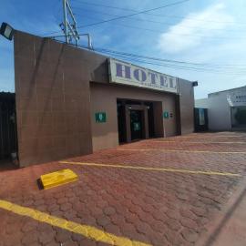 Garcia's Suites y Hotel Villegas, מלון בLinares