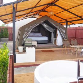 Sichon Glamping Resort, Beachfront, hotel em Ban Plai Thon