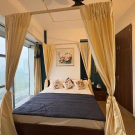 Spectrum Metro Mall 10 1BHK Apartment Sector 75 Noida with Balcony, hotel u gradu Nju Delhi