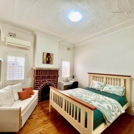 시드니에 위치한 호텔 Relaxed Cosy Beach Room Close to Airport