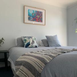 Swansea Peninsula Family Accommodation Full House