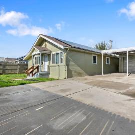 Home Sweet Stay near Meadows Field Airport, hotel din Bakersfield