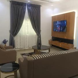 Travel Lodge Apartment: Sagisa şehrinde bir otel