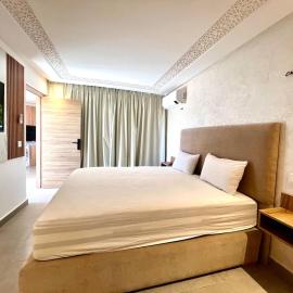 Lovely studio 4th floor No Elevator, hotel in El Gouassem