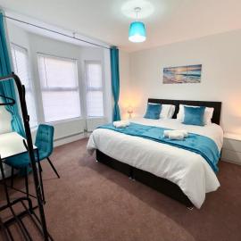 Large spacious 5-Bed house perfect for Contractors and Families, fast Wi-Fi, Sky Sports, Sky Cinema & Netflix included, Ninja Air fryer in kitchen and free parking, hotel u gradu Bedford