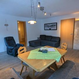 Fewo 76m2, 7 Betten, 2 x SZ DU WC, hotel sa Bichlbach
