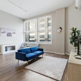 Luxury Downtown Cityview Suite Skywalk Access and Free Garage Parking, hotel u gradu Indijanopolis