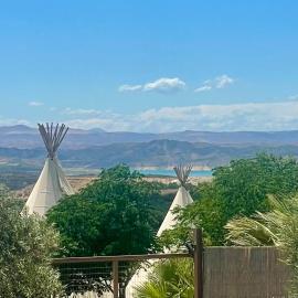 Casa Bella Teepees，Zújar的飯店