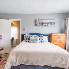 Charming French Studio Apartment, hotell i Laramie