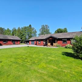 Spacious villa in idyllic fishing village, Sweden, hotel di Norrfors