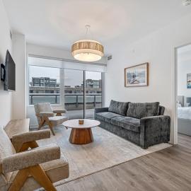 Your Friday Harbour Escape Awaits!, hotel Innisfilben