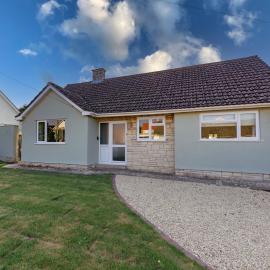 Stunning 3 Bedroom Home with Free Private Parking