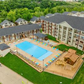 Roark Home Suites - Branson Landing, Gym, Indoor Pool, hotel in Branson