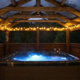 Hill Top Hideaway - Self Contained Guest Suite with Private Spa