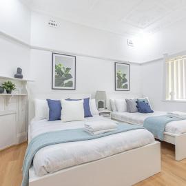 Comfortable Double Room with 2 Beds in Eastwood - Shared Bathroom and Kitchen