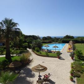 Luzmar Villas, hotel a Luz