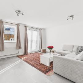 Beautiful 4BDR Townhouse with Free Parking, hotel in Hayes