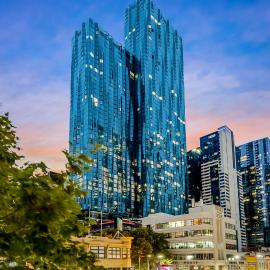 Luxury CBD 2B2B Next To Melbourne Central Pool Gym