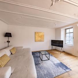 The R Apartment Cholfirst