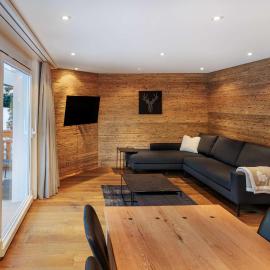 Cornelia 1 Ski-In-Out Stunning Views & Sleeps 8, Hotel in Saas-Fee