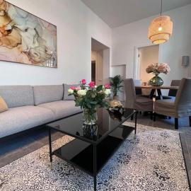 Suite Nr 5 - J26 LUXURY APARTMENT, Jauniela 26 Old Riga - Great View & Top Location - 2 Bedrooms - 80 m2، فندق في ريغا