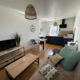 Chez Marcel, Petit et Cosy, avec grand parking gratuit, hotel en Échauffour