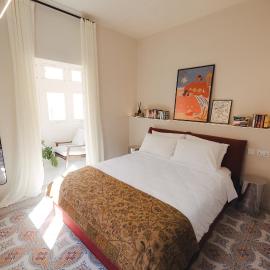 Ray's Suites 1 - Stylish corner apartment with balcony