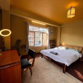 Sunny Side Up top-floor apartment