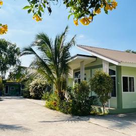 ออมทรัพย์ รีสอร์ต, hotel in Ban Lam Ta Sao Tai