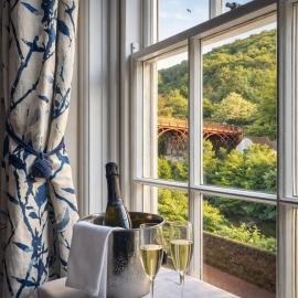 Ironbridge View Townhouse - WINNER 2026 UK MOST PICTURESQUE SELF-CATERING HOLIDAY HOME & 2026 SELF-CATERING ACCOMMODATION OF THE YEAR, hotel in Ironbridge