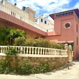 Two bedroom in Batroun Souq steps to Phoenician wall, hôtel à Batroun