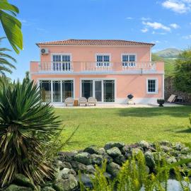 AZORES BAGUS Surf & Guest House