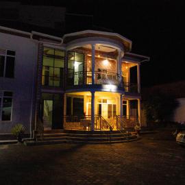 COMFORT HOTEL Ltd, готель у місті Gasanze