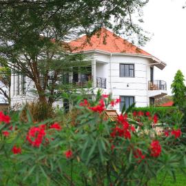 Heart Of Africa Lodge Acacia, hotel u gradu Mkulat