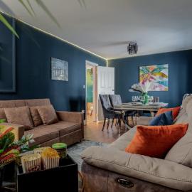 Duplex Apartment Cinema Room & Patio Sleeps 8