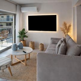 Luxury Beachfront Apartment in Kalamata Modern, Spacious & Sea View Balcony, hotel v destinácii Kalamata