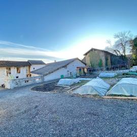 Gite indépendant, calme, campagne, style intérieur chalet, hôtel à Voiron