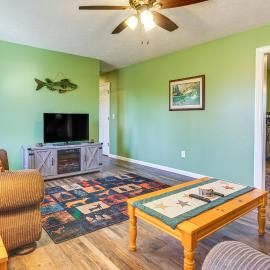 Lebanon Fishing Retreat w/ Fire Pit: Pets Welcome!, hotel a Lebanon