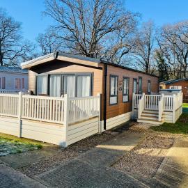 2 Bedroom Caravan FC39, Fairway, Sandown, Free Wifi, Dog Friendly, hotel in Sandown