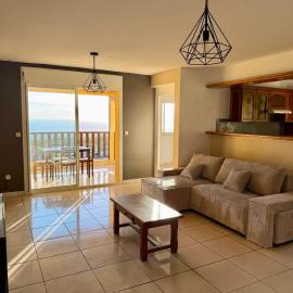 Apartment with exceptional views, Saint-Joseph, hotelli kohteessa Saint-Joseph