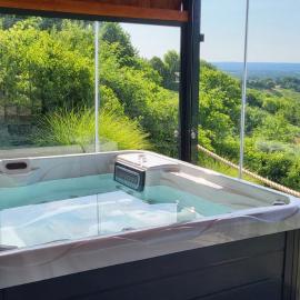 Mountain Villa Carin - Jacuzzi - Panoramic View - 4 Bedrooms - Free Private Parking - Near Zagreb โรงแรมในยาสเตรบาร์สโก