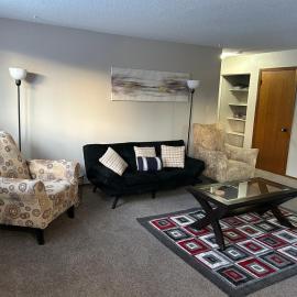 One Bedroom Main floor Apartment, hotel di Camrose