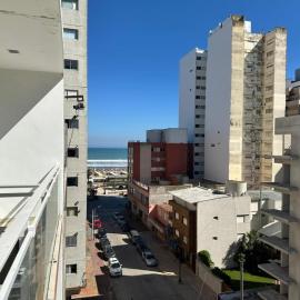 Depart a una cuadra de la playa, garaje, pileta، فندق في نيكوتشيا