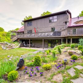 Sauna & Cold Plunge! Custom-Built Clarklake Cabin, hotel a Clarklake