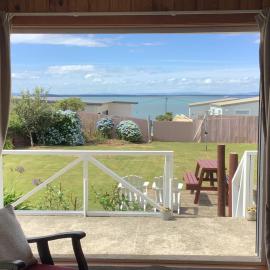 Ocean Breeze Holiday Home, hotel din Riverton