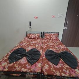 Heaven Enterprises Shared Rooms and BedSpaces, hotel em Thane