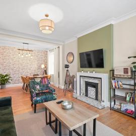 Spacious Modern 3 Bed Apartment in Hendon NW4, hotel u gradu Colindale