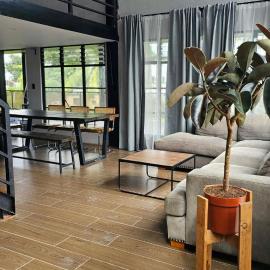 Urban Eight Loft - Walk to Picnic Grove, Hotel in Ulat Segundo