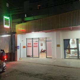Nhà nghỉ Minh Nhật, hotell i Bùi Tiếng